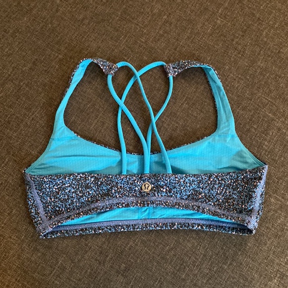 Lululemon sports bra size 6. EUC! - Picture 2 of 2
